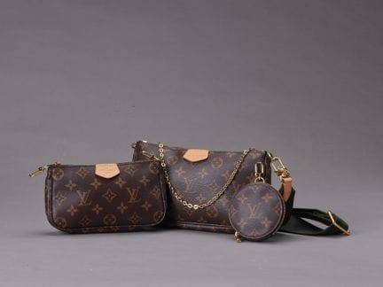 LOUIS VUITTONSac multi pochettes en toile Monogram