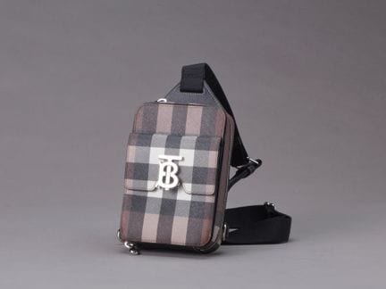 BURBERRY - Sacoche 18cm en toile enduite tartan et