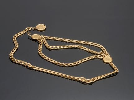 CHANELCeinture chaine en métal doré à trois rangs 