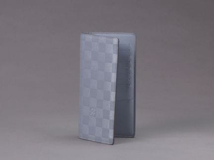 Louis VUITTON, año 2009. Cartera vertical «Brazza»
