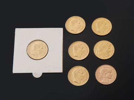 Sept pièces de 20 francs français en or 900 milliè