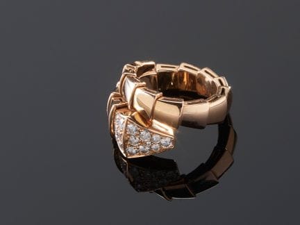 BULGARI, modelo «Serpenti», anillo de oro amarillo
