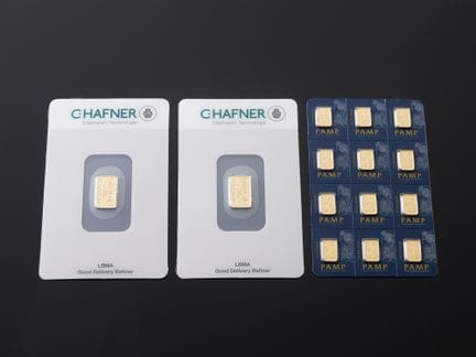Quatorze lingotins de 1 g chacun en or 999,9 milli