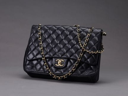 CHANEL année 2012 - Sac "Maxi Jumbo" 33cm en cuir 