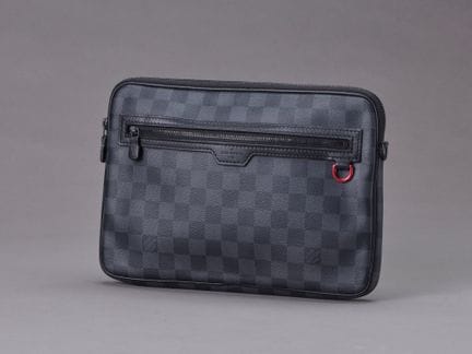 Louis VUITTON année 2020 - Pochette "Utility" 28 c