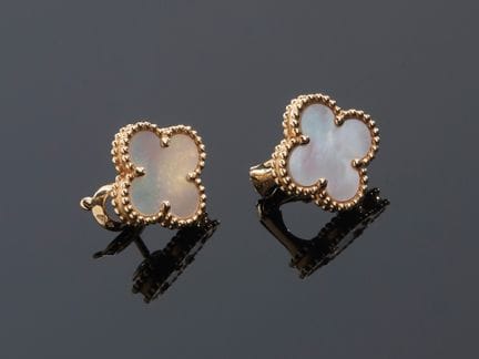 VAN CLEEF ARPELS, modelo «Alhambra», par de pendie
