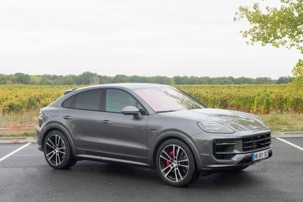PORSCHE CAYENNE, hybride rechargeable (essence/éle