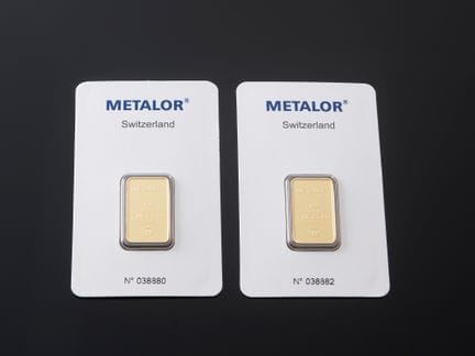 Deux lingotins de 10 g chacun en or 999,9 millième