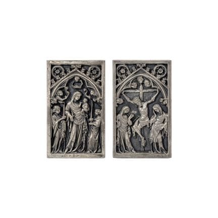 99. Paire de plaques néogothiques rectangulaires e