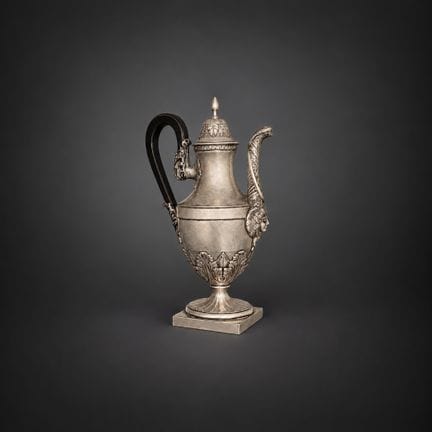 122. Caffettiera in argento, Spagna, XIX secolo
co