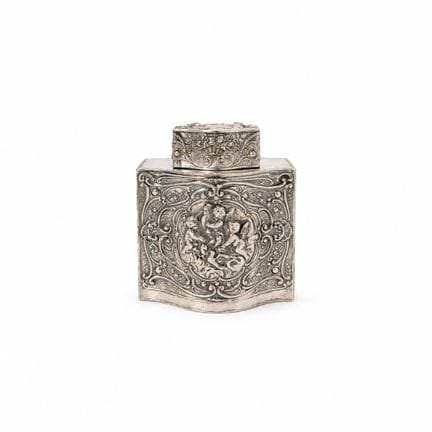 134. Tea caddy in argento, Germania, XIX secolo
di