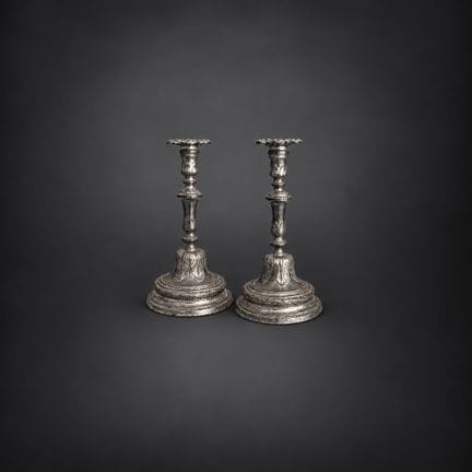 126. Par de candelabros de plata, Génova, aproxima