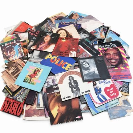 10. Collection de 199 45 tours des années 70-80
d'