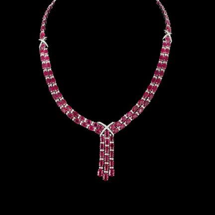 171. Importante collana in oro bianco 18kt.
con ru