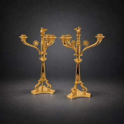 140. Par de candelabros de tres luces de plata dor