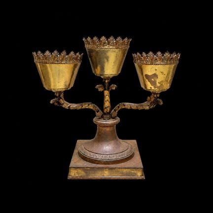 60. Gran macetero múltiple de cobre y metal dorado