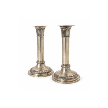 128. Par de candelabros de plata, Génova, aproxima
