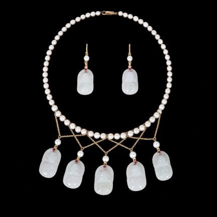168. Demi-parure composta da collana e paio di ore