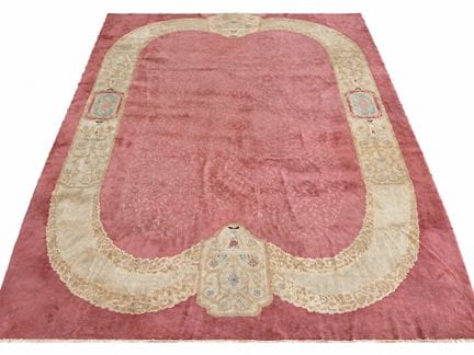 222. Grande tappeto a fondo rosso e beige
cm. 530x