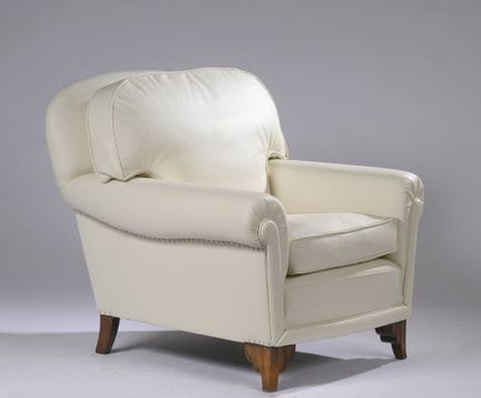 Bruno PAUL (1874–1968)
Club chair with a wraparoun