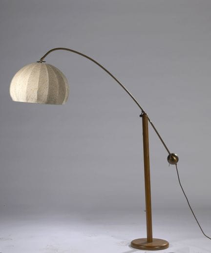 TRAVAIL ALLEMAND 1970
Lampadaire en chêne blond à 