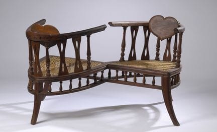FRENCH CRAFTSMANSHIP 
“Confident” or “tête-à-tête”