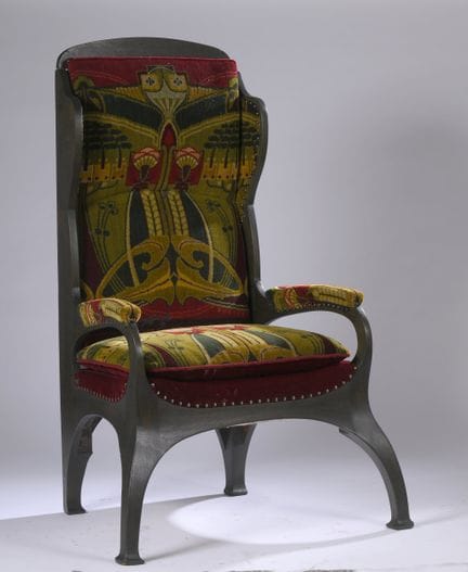 WORK FROM THE 1900s
Impressive wingback chair in s