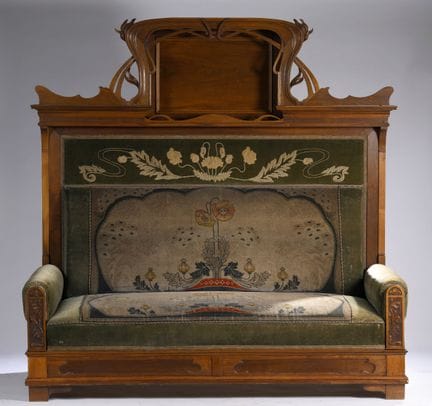 ART NOUVEAU 1900
High-backed bench in molded and c