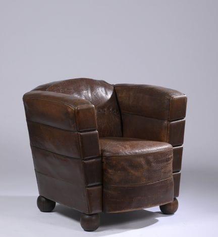1930s PIECE
Barrel-shaped club chair with a wrapar