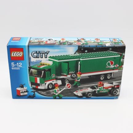 LEGO 60025 – Grand Prix Truck 2013   35.2 x 18.9 x