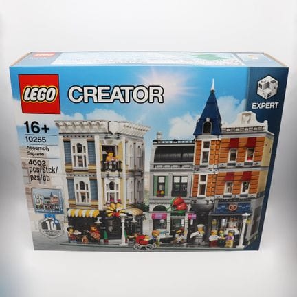 LEGO 10255 – Assembly Square 2017   58 x 47.5 x 17