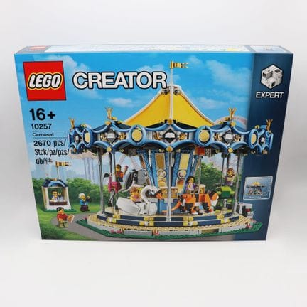 LEGO 10257 – Carousel 2017   58.5 x 47 x 8.5 cm
A 