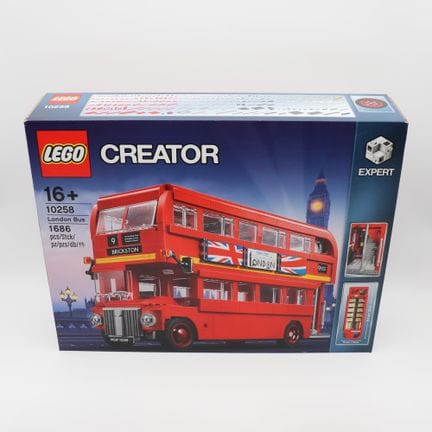LEGO 10258 – London Bus 2017   48 x 37.5 x 11 cm
L