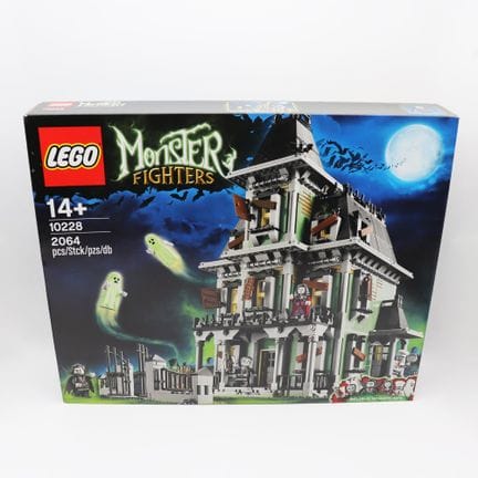 LEGO 10228 – Haunted House 2012   58 x 47.5 x 8.5 