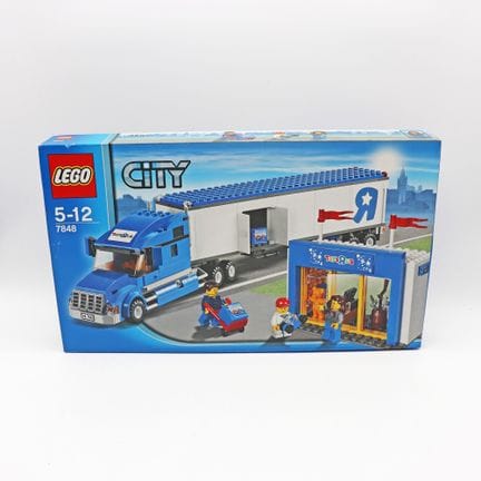 LEGO 7848 – Toys "R" Us Truck 2010   48 x 28.4 x 6