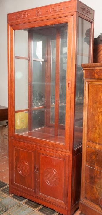 Anrichte aus Holz und Glas, 200 x 81,5 x 38 cm
Zwe