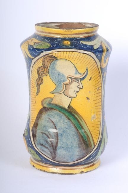 Polychrome ceramic pharmacy jar    24 x 12 cm
Spoo