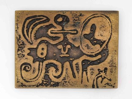 胡安·米罗（1893-1983）
《构图》——1947
青铜浅浮雕
右下角有凹刻签名
背面有凹刻签名