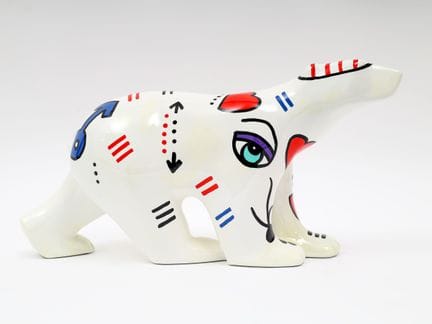 DEESSE（生于1954年）
令人惊叹的熊
彩绘大理石粉作品
背面底部签名并标注编号71/100
