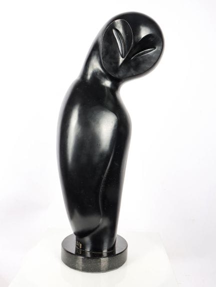 哈维尔·阿尔瓦雷斯（Xavier ALVAREZ，生于1949年）
猫头鹰女子
青铜雕塑，表面呈渐变