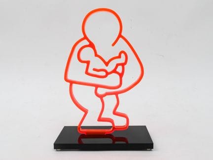 基思·哈林（Keith HARING，1958-1990），据 
- 《母亲与婴儿》
雕塑，玻璃
切