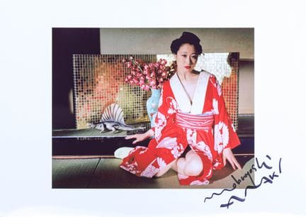 荒木经惟（生于1940年）
《红色和服》
彩色照片印相
右下角签名
21 x 30 厘米