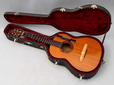 Guitarra clásica de Minezawa TAIZO fabricada en Ja