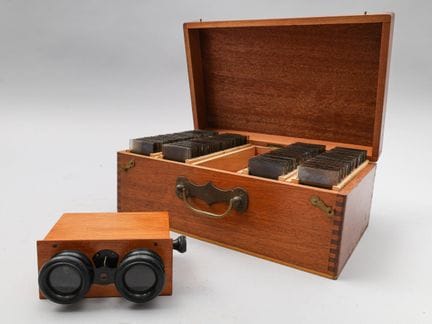 UNIS France: visor estereoscópico de madera y unas