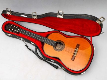 Preciosa guitarra clásica de José YACOPI fabricada
