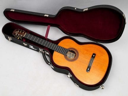 Guitarra clásica de José RAMÍREZ II fabricada en M