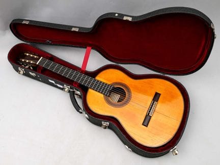 Guitarra clásica de Christian AUBIN fabricada en R