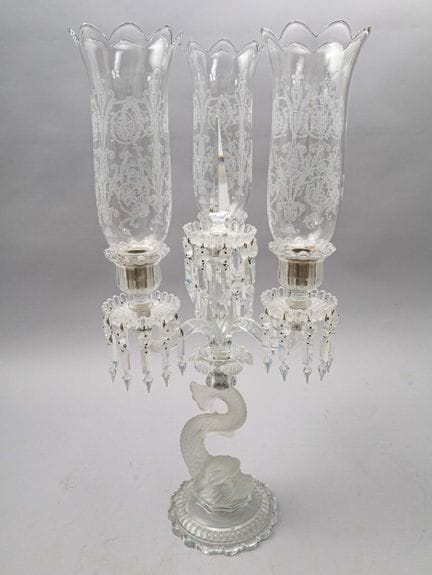 BACCARAT: Candelabro de cristal, parcialmente esme