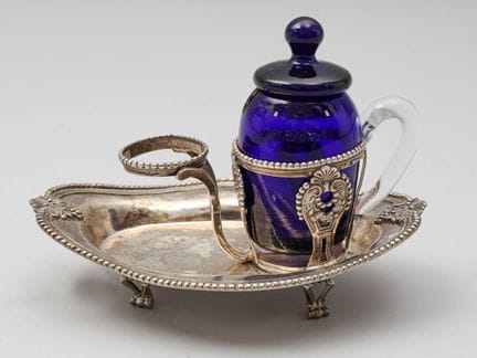 Senfgläschenhalter aus Silber in Schiffsform, auf 