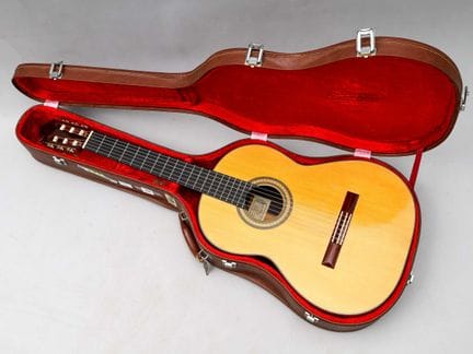 Guitarra clásica de Morio TASAKI fabricada en 1981